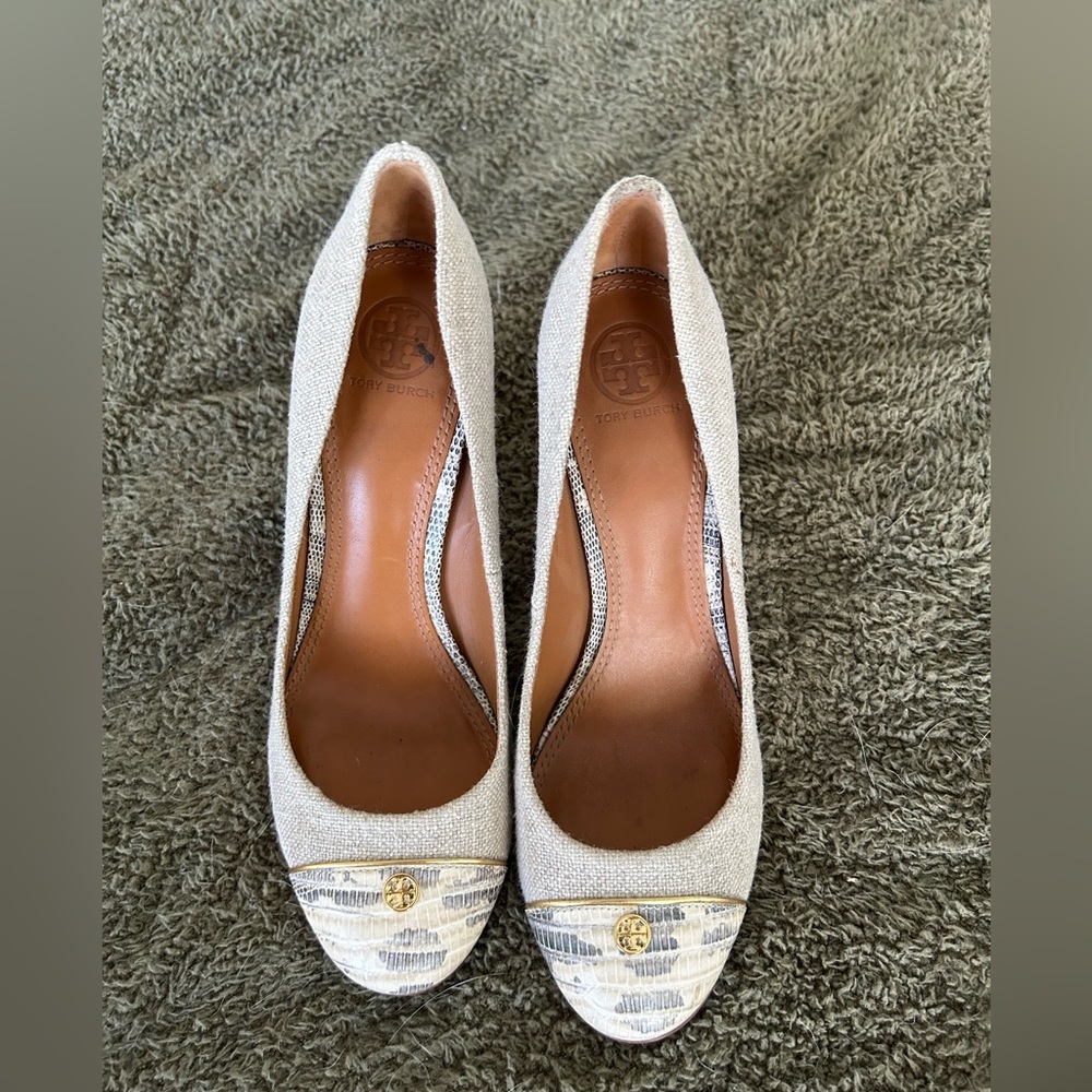 Cream Tory Burch Heels. Size 7.